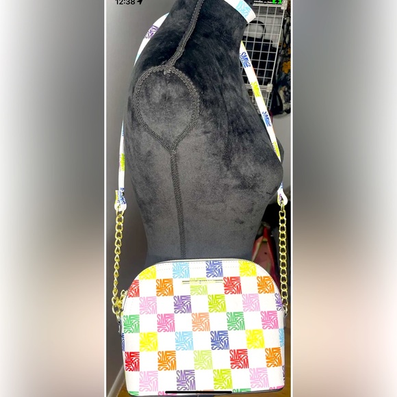 STEVE MADDEN Colorful Logo, Crossbody Dome Bag, Gold Link Accented Strap. NWOT - Picture 5 of 6